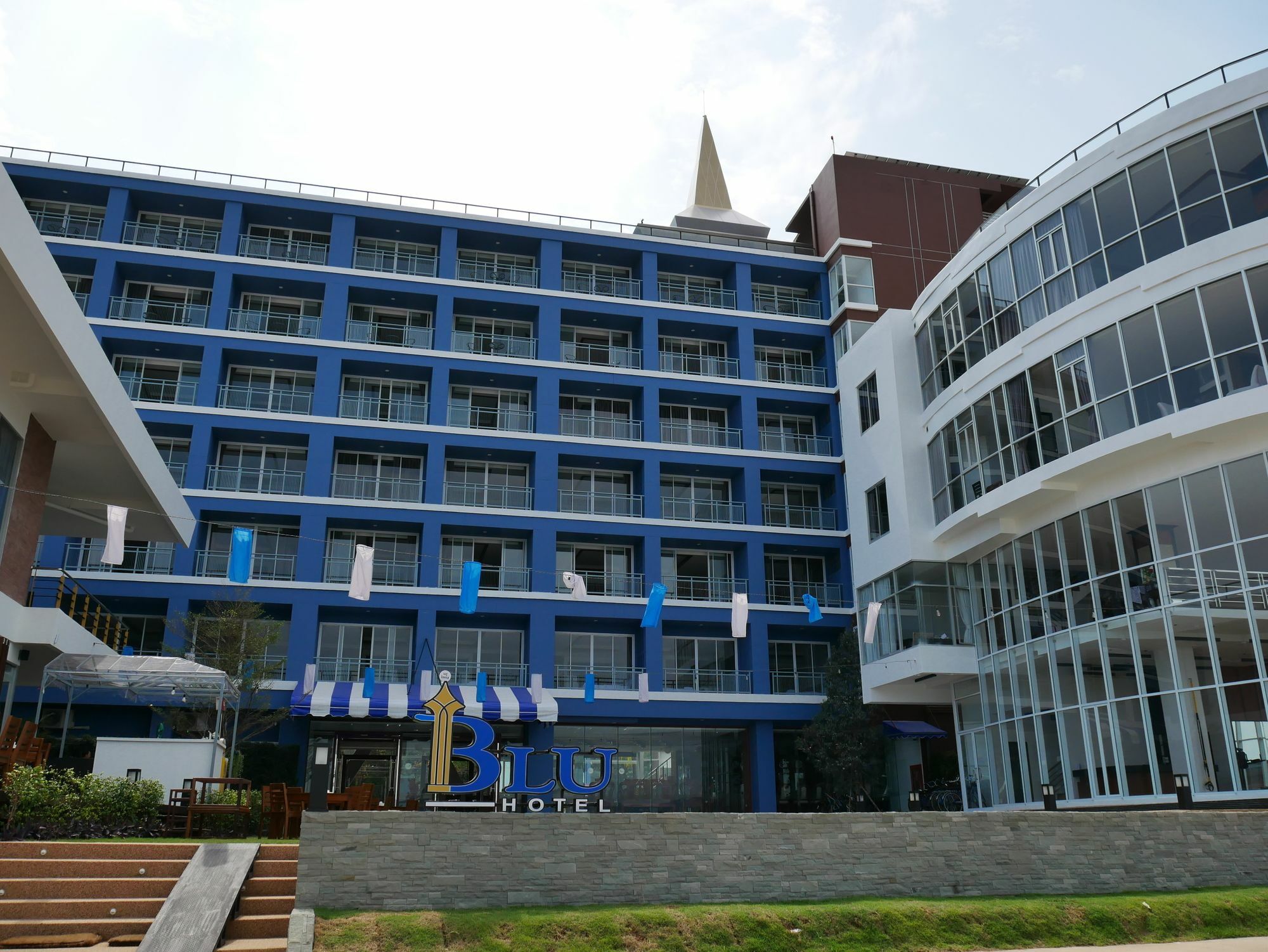 Blu Hotel Nakhon Phanom Extérieur photo